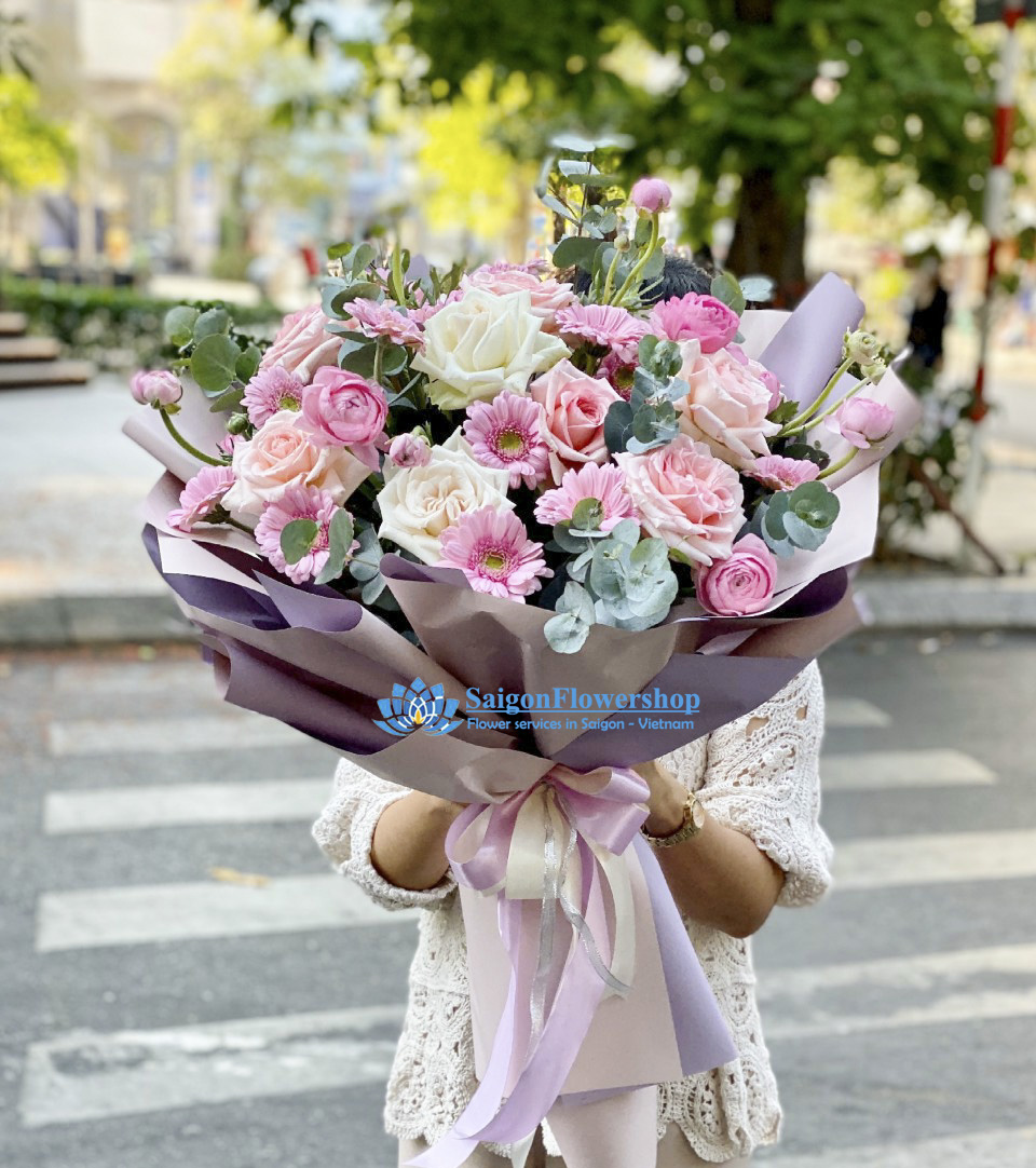 Send birthday flowers to brighten up someone’s special day