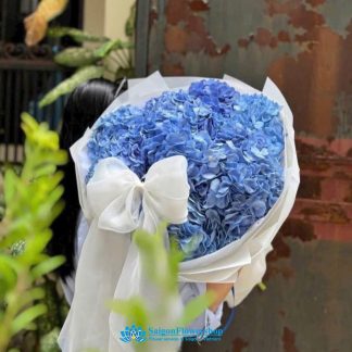 bouquet of blue hydrangeas as a gift for your girlfriend