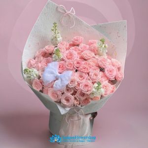 Bouquet of pink flowers for a beautiful day