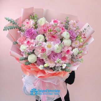 Bouquet of vibrant pink and purple tones
