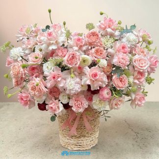 Delivery luxury flower baske to saigon