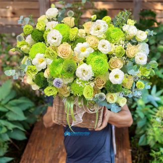 Flower basket in natural white and green tones