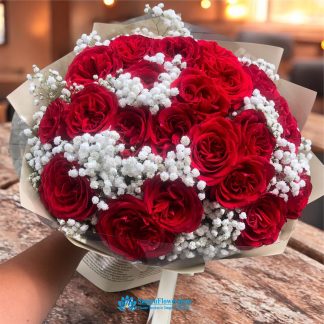 Order romantic rose bouquet Saigon same day