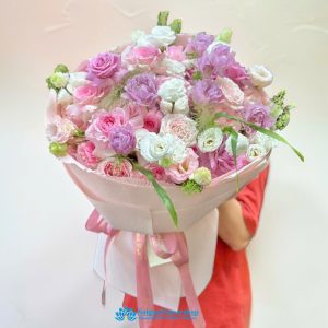 Purple and pink bouquet as a birthday gift for your girlfriend