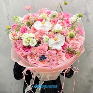 Romantic bouquet in shades of pink
