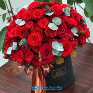 Red rose basket delivery sameday to Saigon