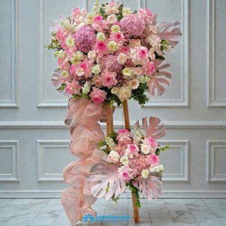 Beautiful flowers to congratulate the opening of a store